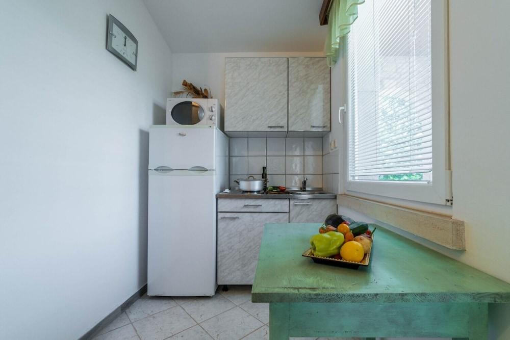 Mimi - With Swimming Pool - A4 Christa