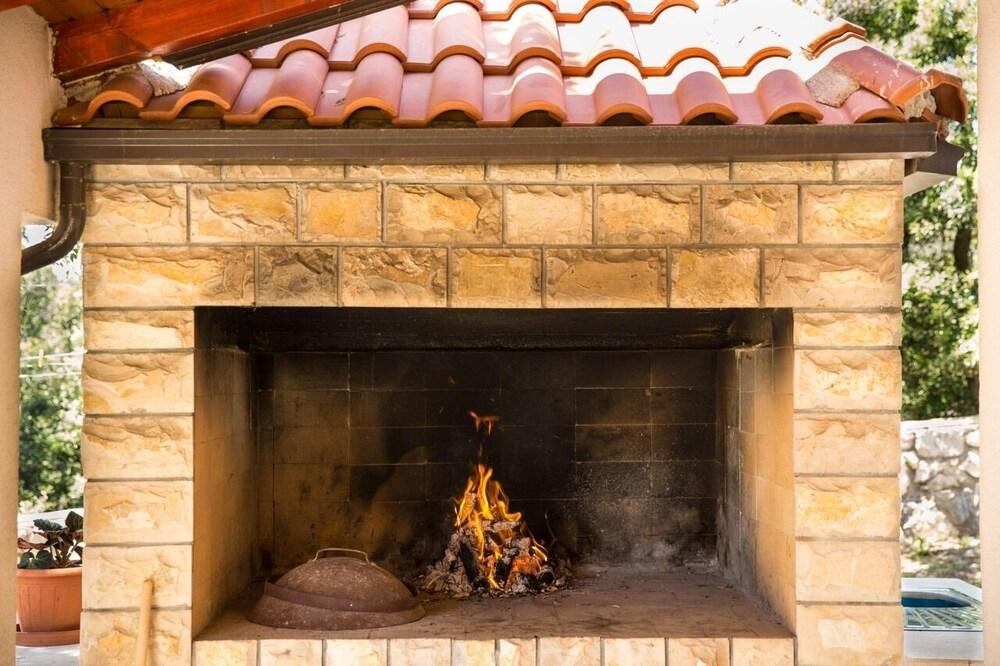 UGA - Perfect Location - SA6 Grgur