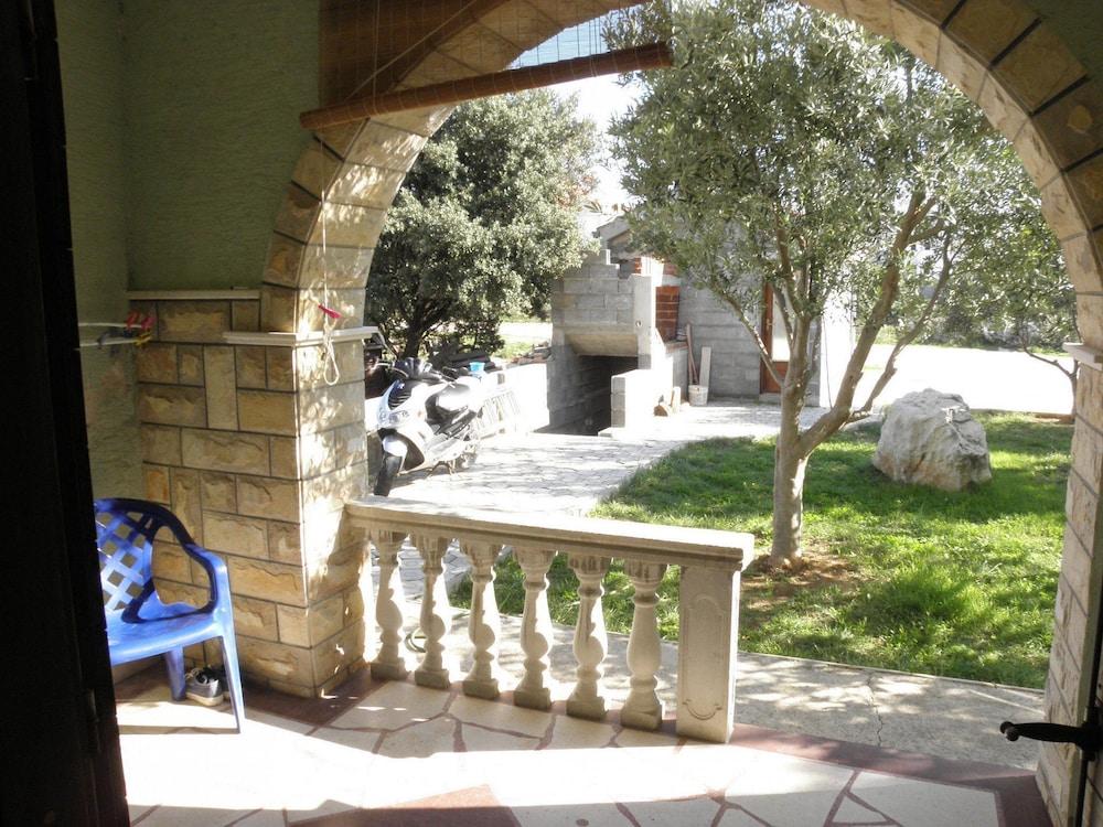 Brane - 180m to the sea - A1