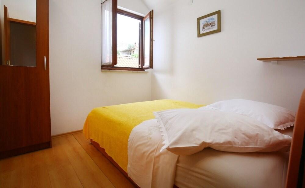 Neda - Perfect Location & Free Parking - A3