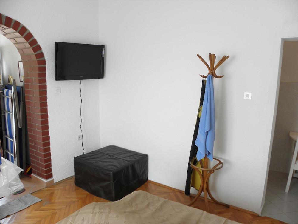 Neda - 5 m From sea - SA1