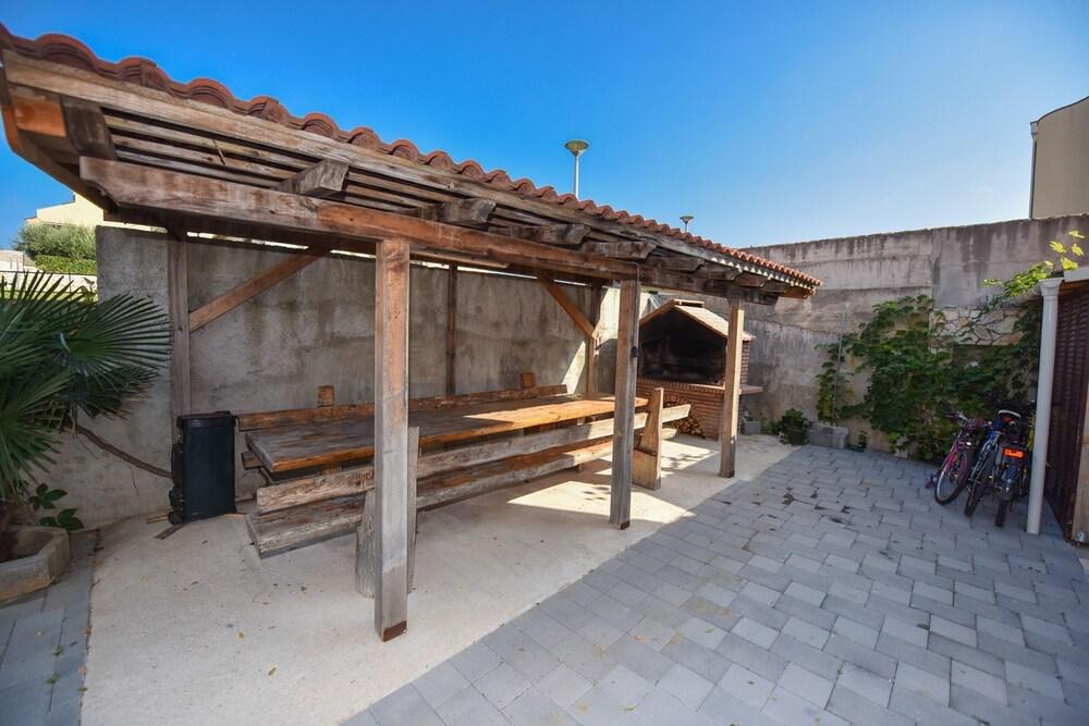 Danka - Free Parking and Grill - A1