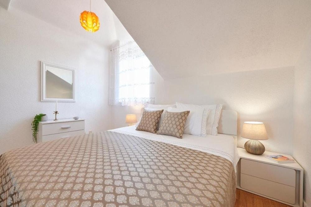 Ana - 100 m From Center - A1