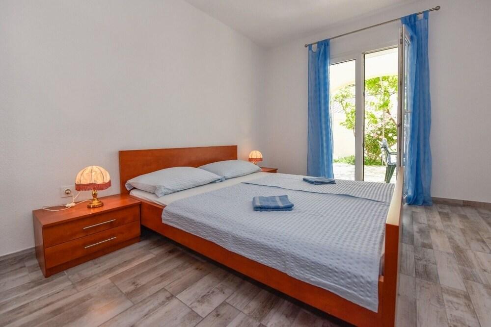 Mark - 200 m From sea - M5