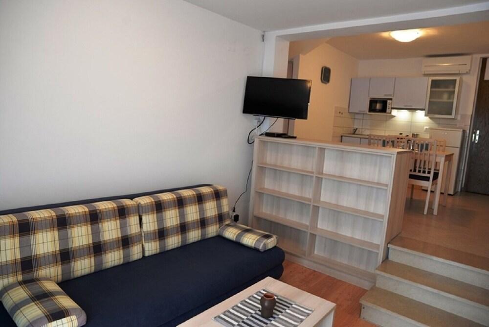 Forna - Free Parking - A1