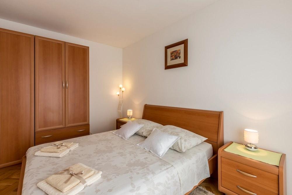 Neda - Charming and Comfy - A1