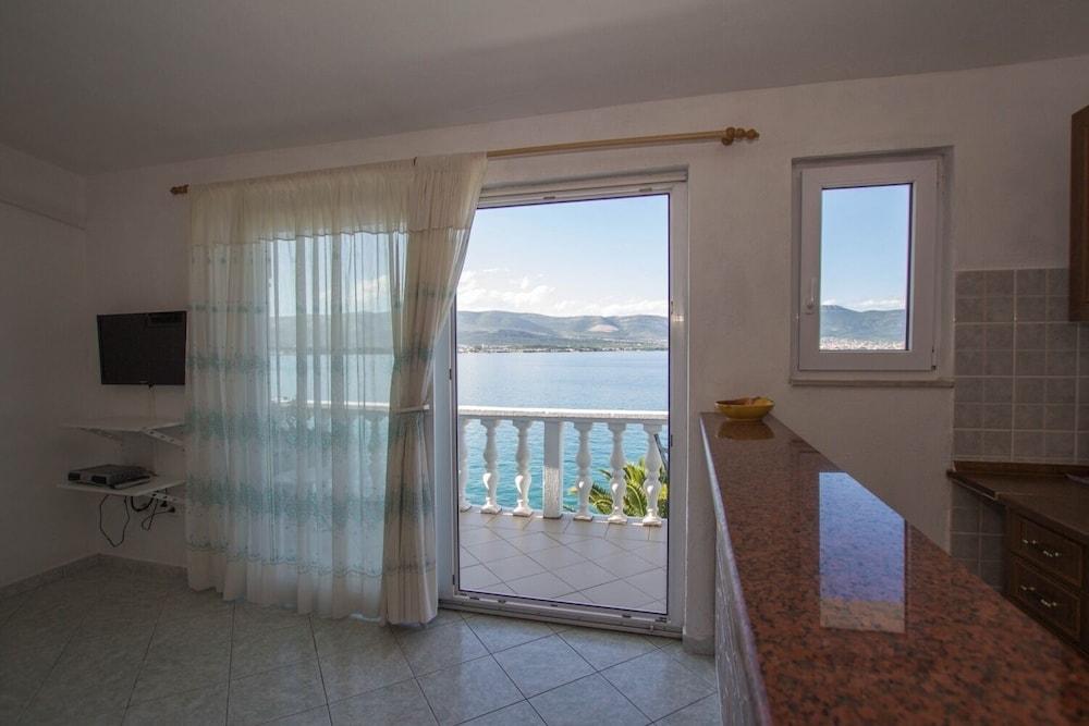 David - 20m From the Beach With Parking - A1