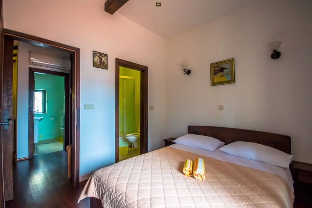 Marija - With Pool - H