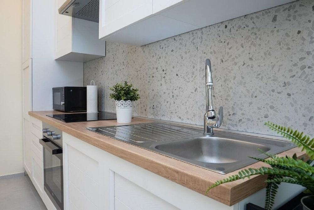 Cvjetni - 300 m From Center - A1