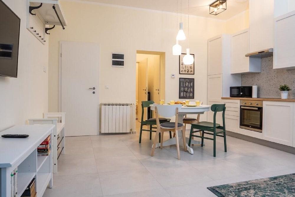 Cvjetni - 300 m From Center - A1