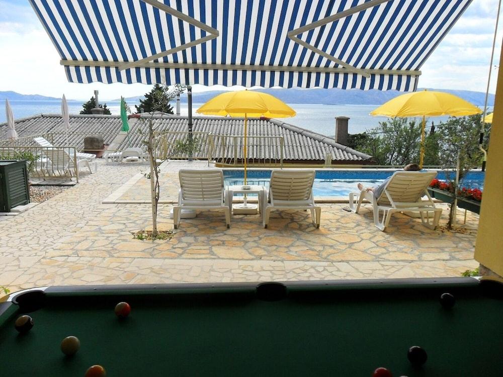 Zlato - With Pool - A3 Lovor