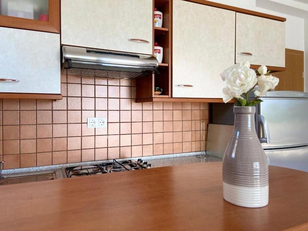 Žare - With Garden - A1