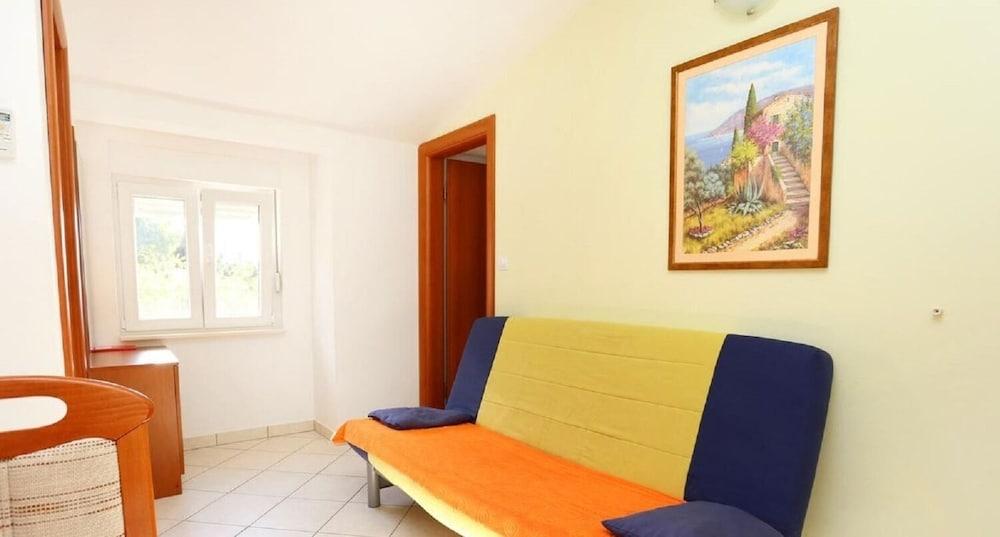 Neve - 100 m From Pebble Beach - A4