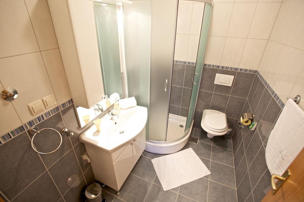 Paula - With Pool and sea View - A2