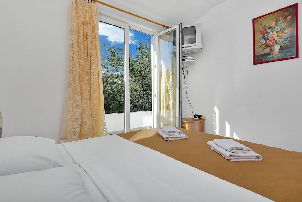 Nikola - 5 m From Beach - SAB