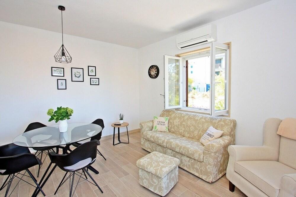 Mika - 150m From the sea - A2