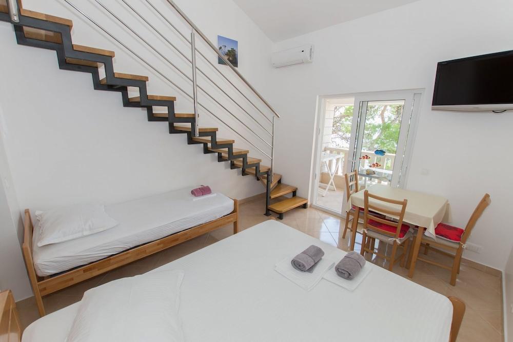 Anka - Amazing Location - SA4