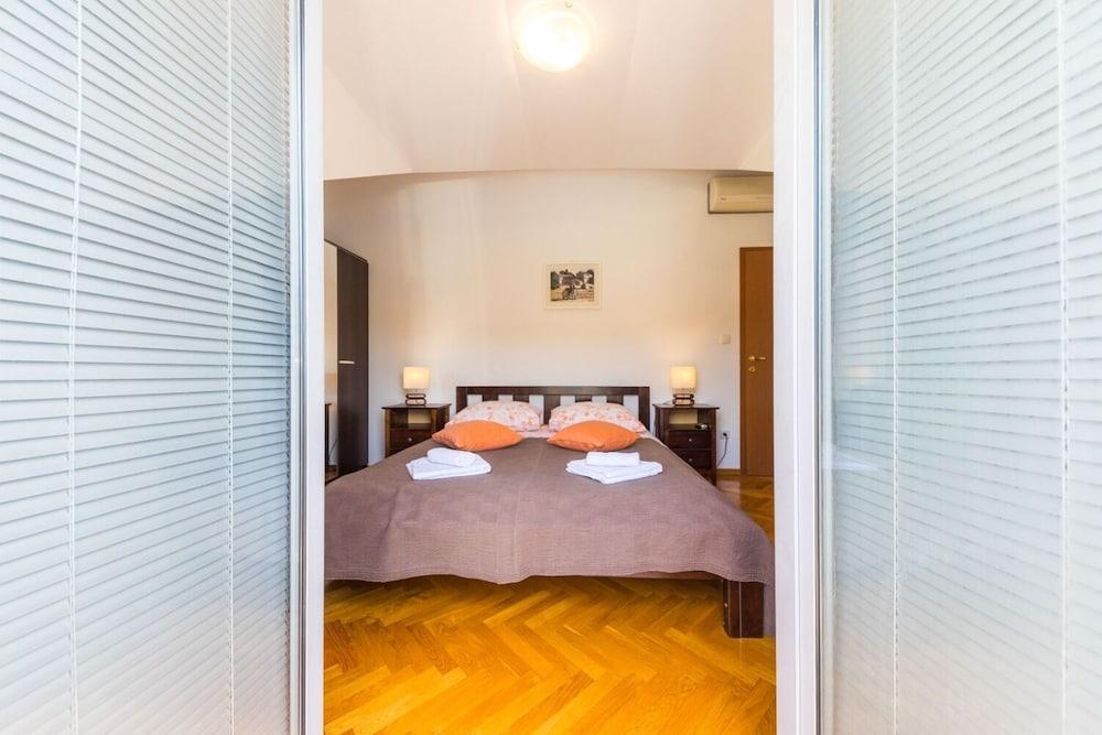 Silva - With Pool and Great View - H