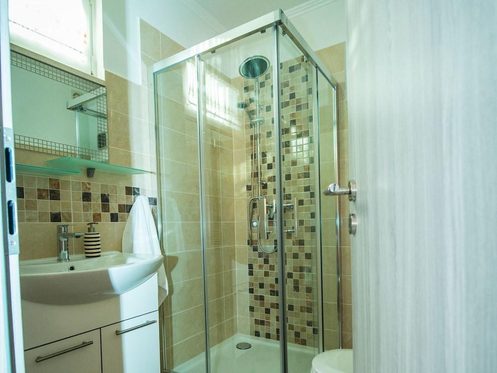 Mar - With View - Sa3-red