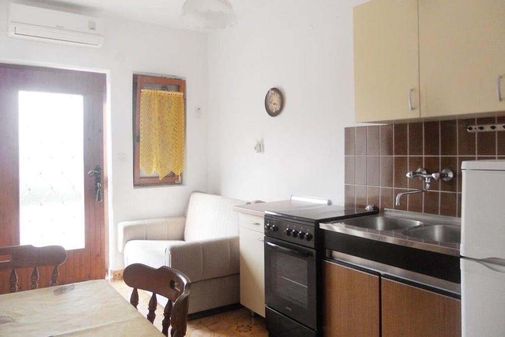 Ivo - With Terrace - B2