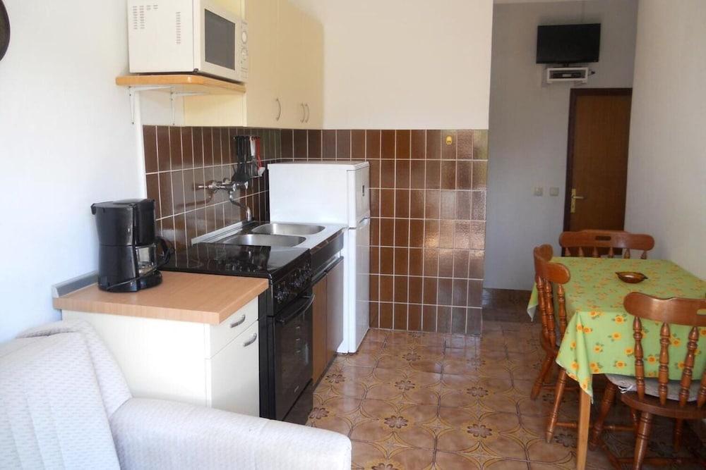 Ivo - With Terrace - B2