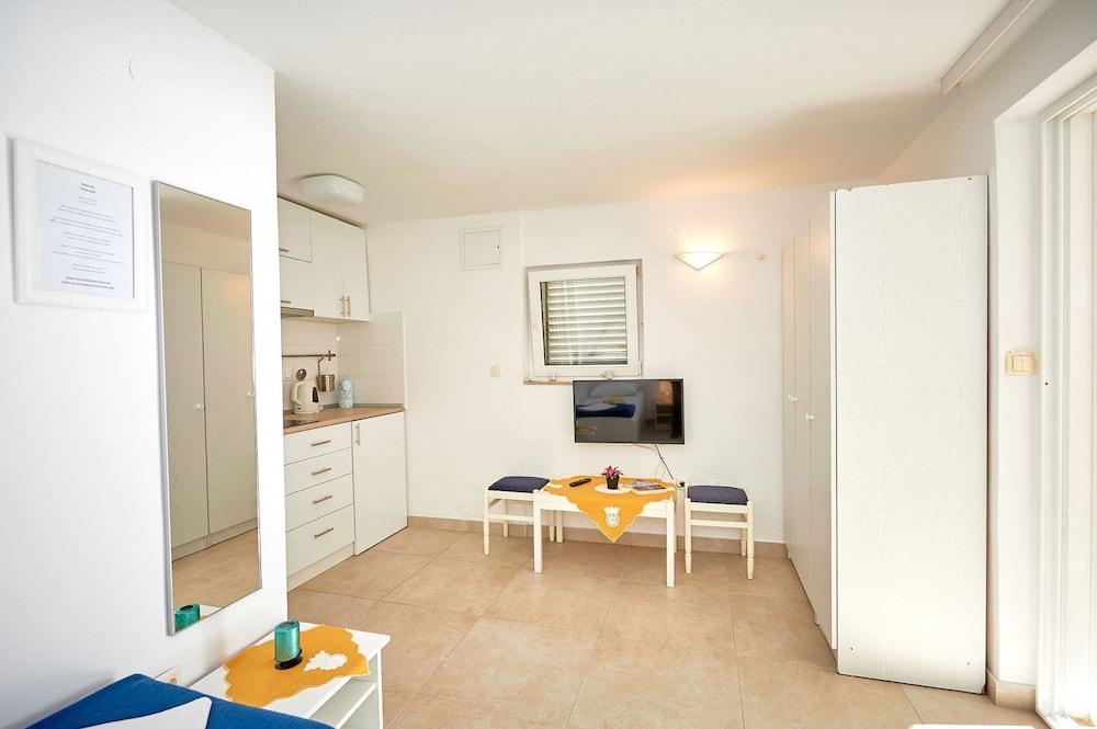 Sea Front - Free Parking - A4