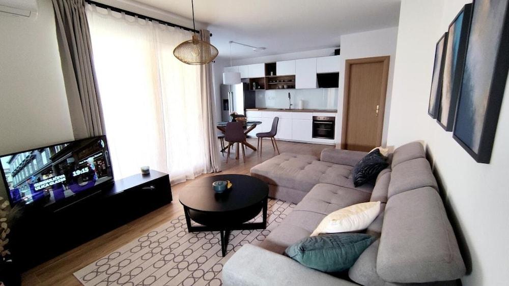 Plaza - Close to the Beach - A1