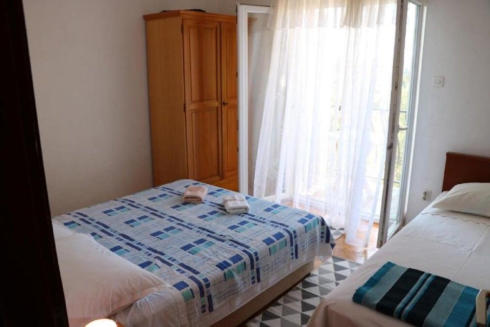 Nina - Free Private Parking - A3