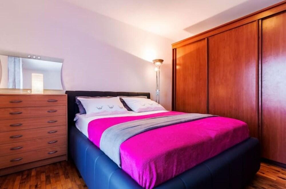 Brane - Free Parking - A4 Rada