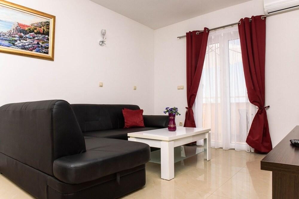 Dusa - With Pool - A1 - I kat