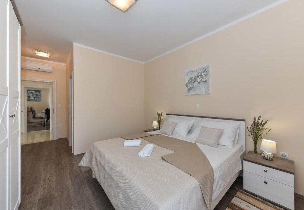 Ani 1 - With Pool - H