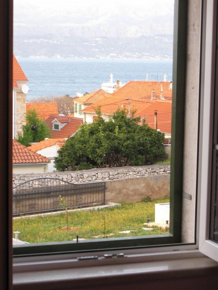 Siniša - 300 m From Beach - A1