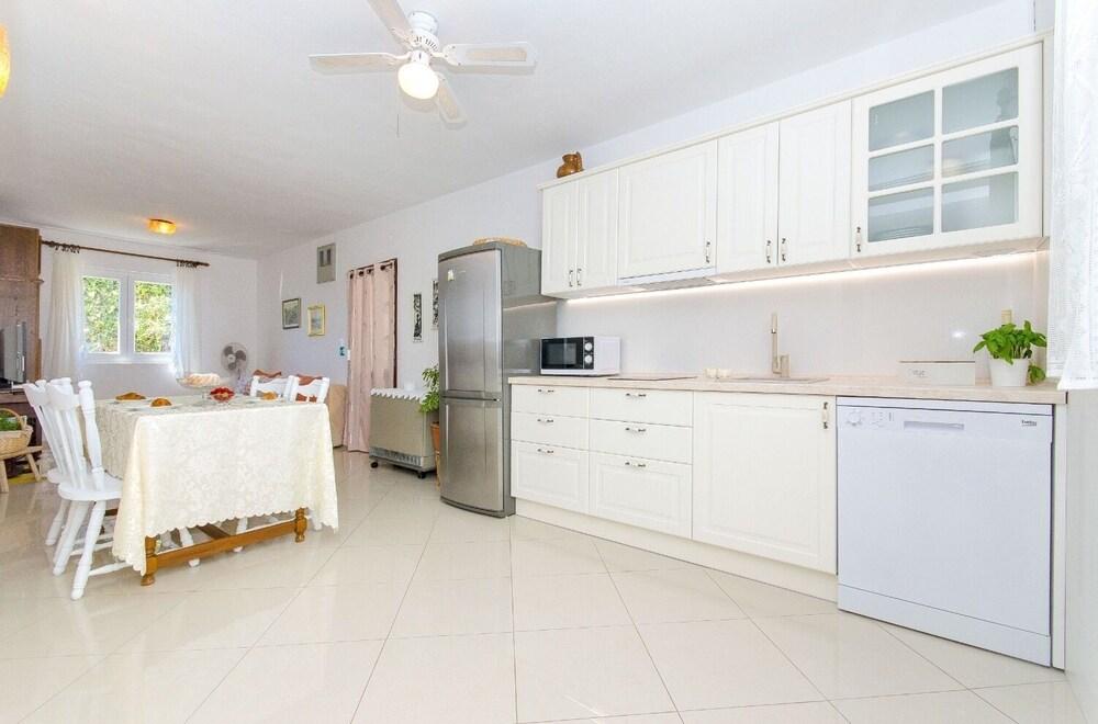 Bosiljka - by the sea - A1