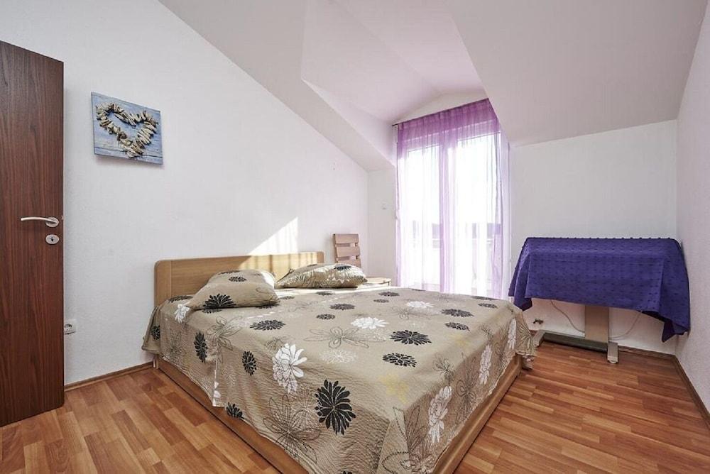 Sina - Modern and Comfortable - A1