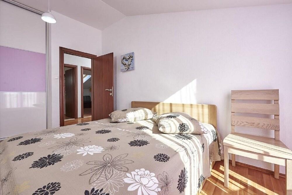 Sina - Modern and Comfortable - A1