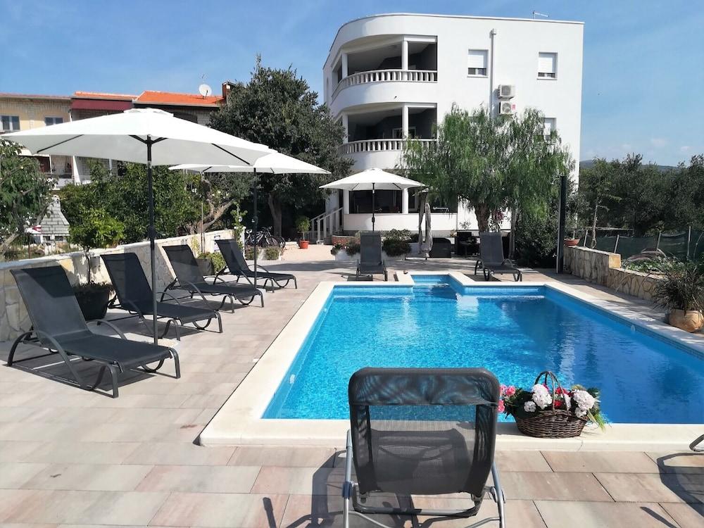 Bozi - With Pool - A3 I kat