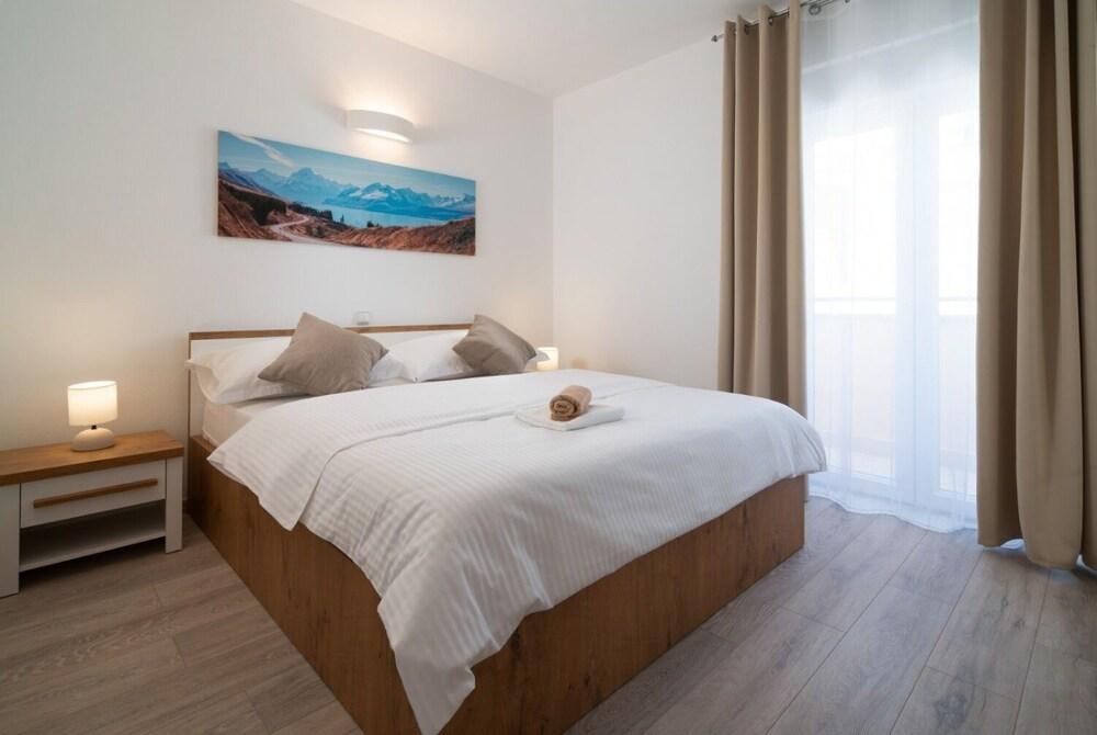 Lux 2 - Heated Pool - A2