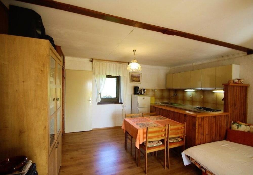 Bosi - Free Parking - H