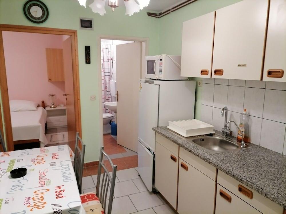 Joza - Afordable With Parking - A1