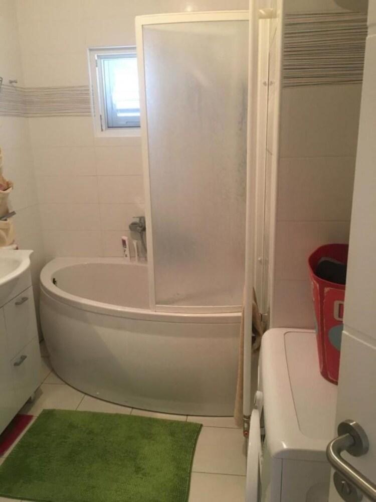 Modesty - Comfortable - A1