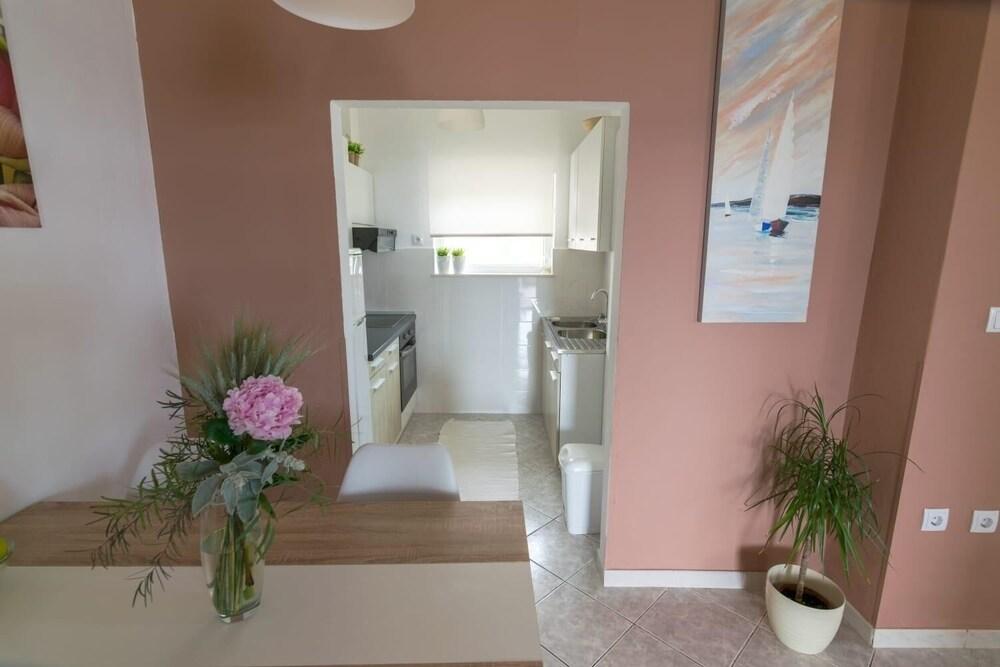 Villa Petar 2 - 10m From sea - H