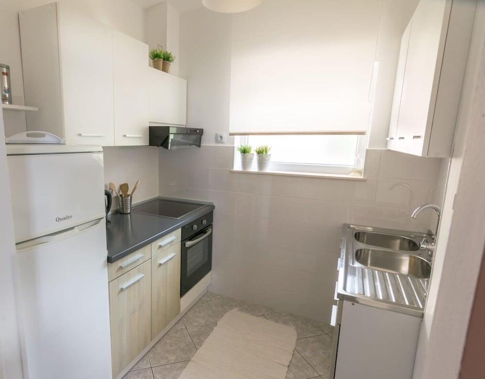 Villa Petar 2 - 10m From sea - H