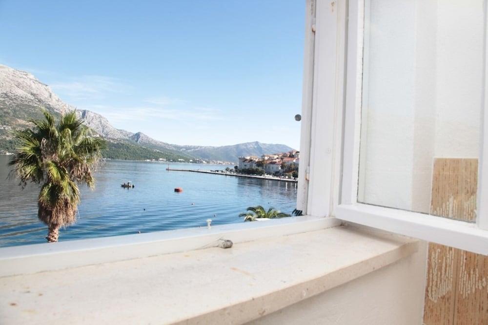 Tereza - in Center - A1