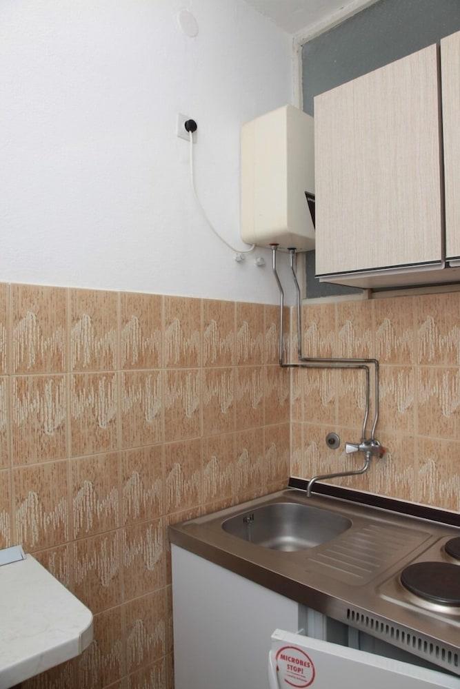 Tereza - in Center - A1