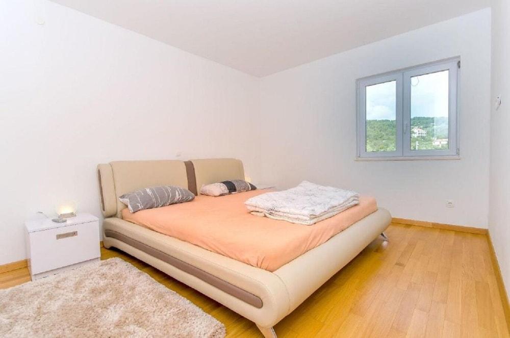 Star - With Swimming Pool - A5