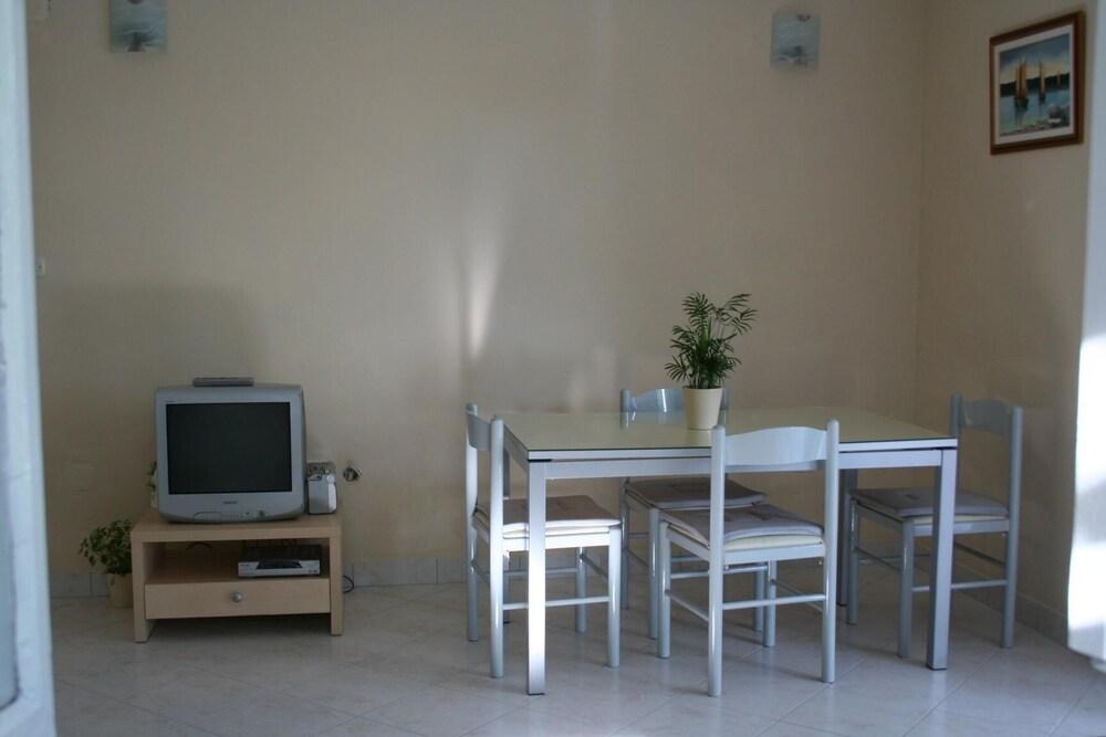 Heliodor - With Parking - A3