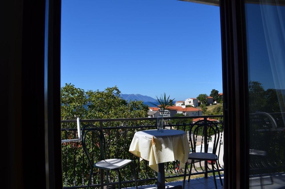 Jozo - 150 m From Pebble Beach - A1