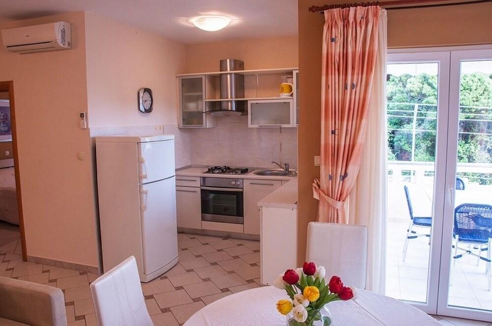 Karolinas - Parking - A2-green