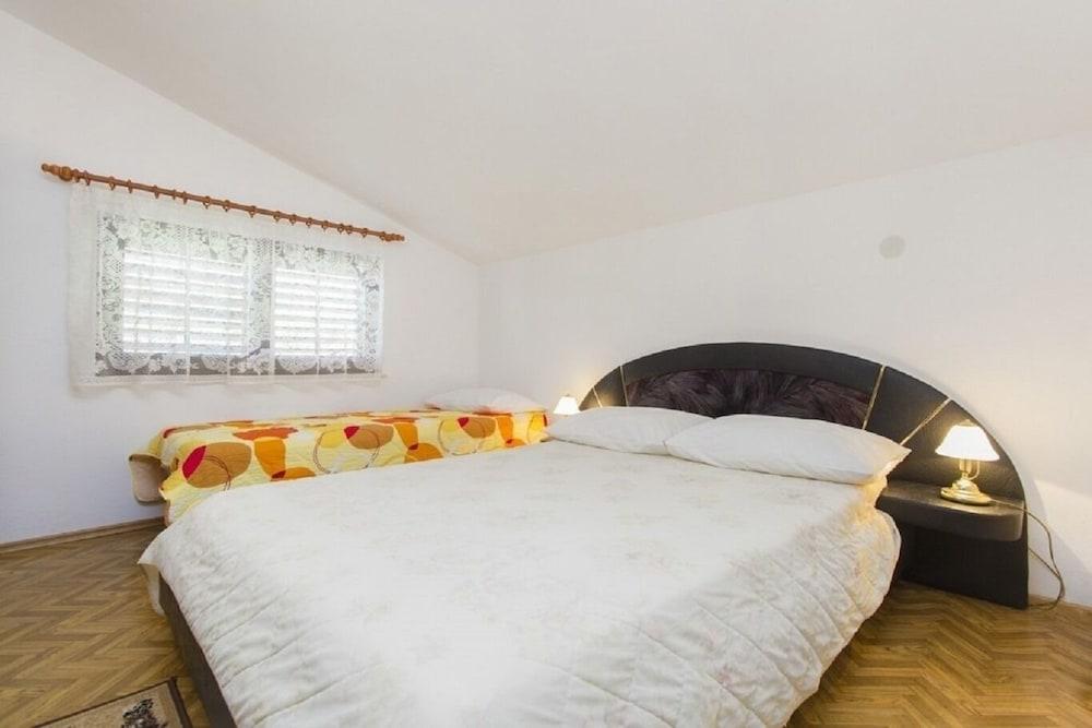 Milans - 25m From the Beach - A5