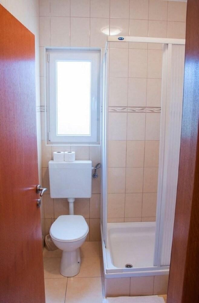 Karolinas - Parking - SA5